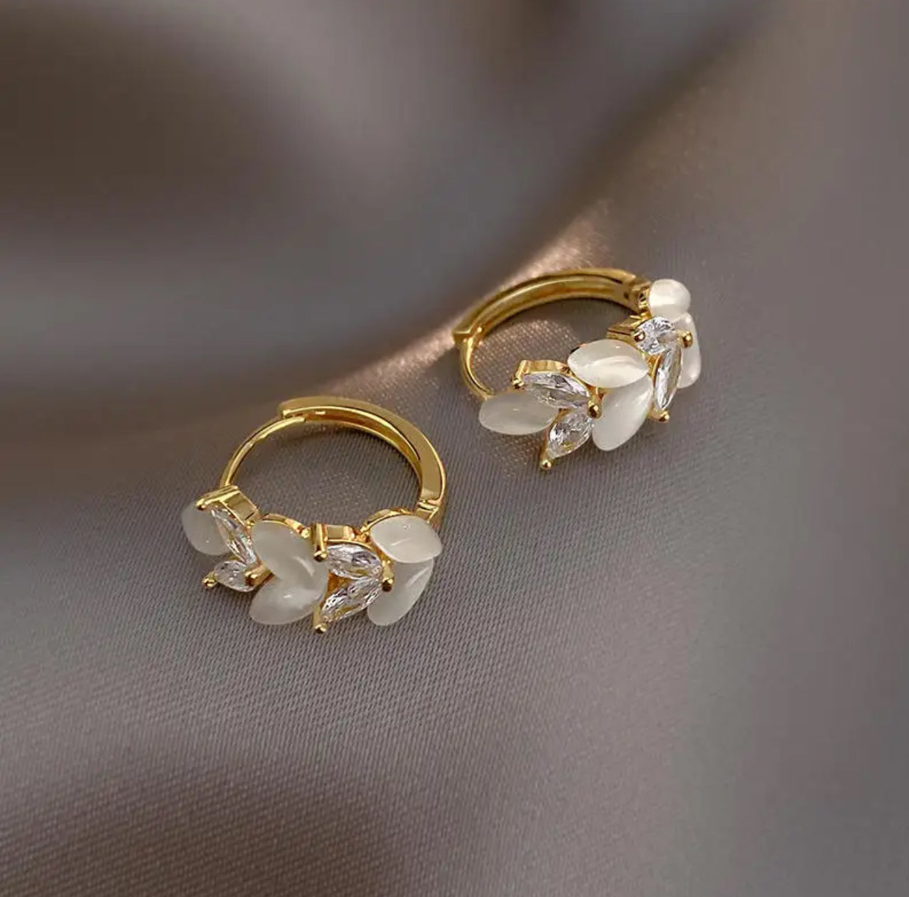 Flower Opal stud earrings