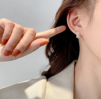 Flower Opal stud earrings