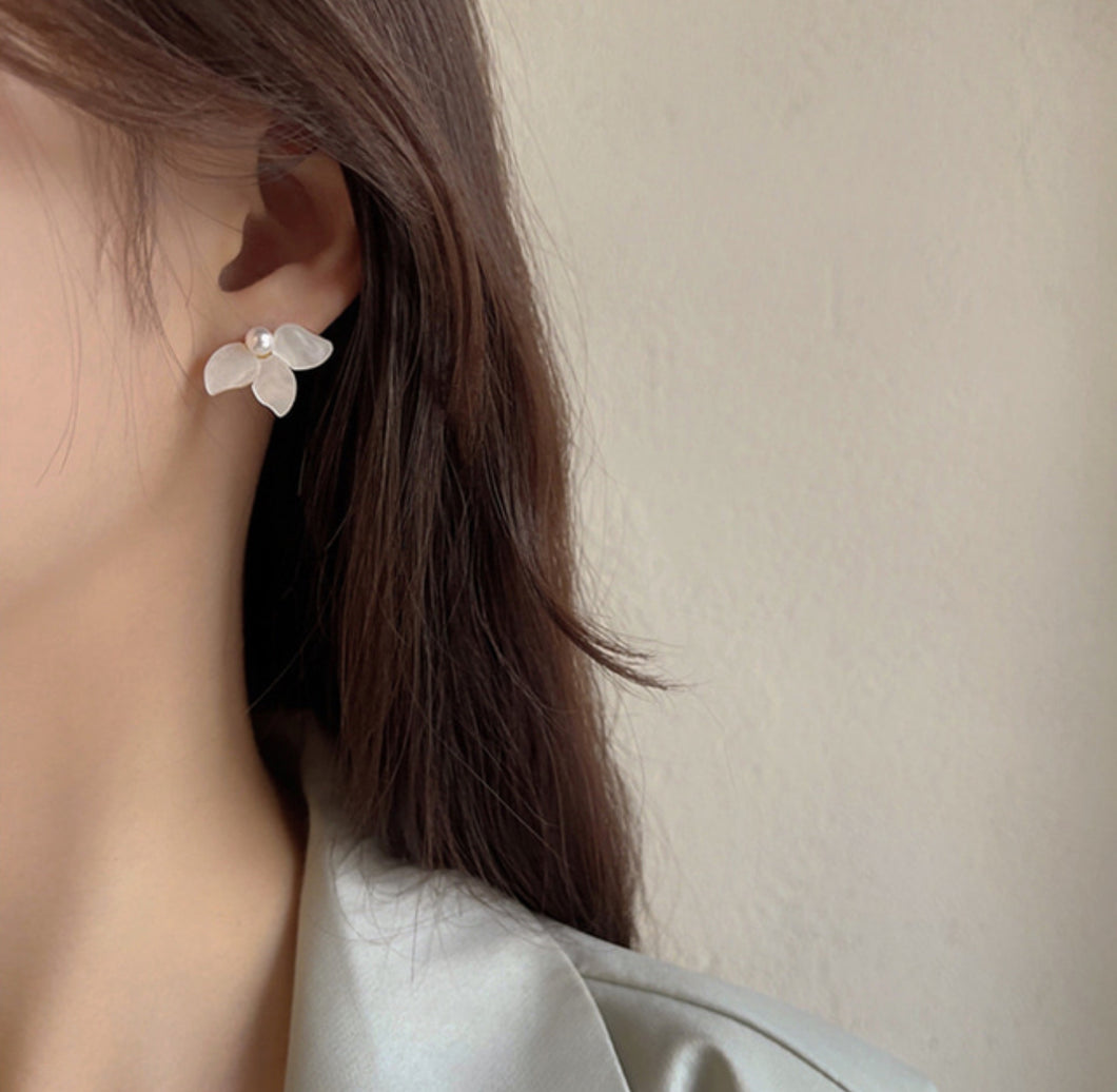 [Earrings]Half Flower Earrings (silver pin)1.3x2cm