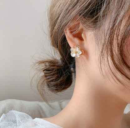 [Earrings]Gold line Flower earrings (silver pin) 1.8cm