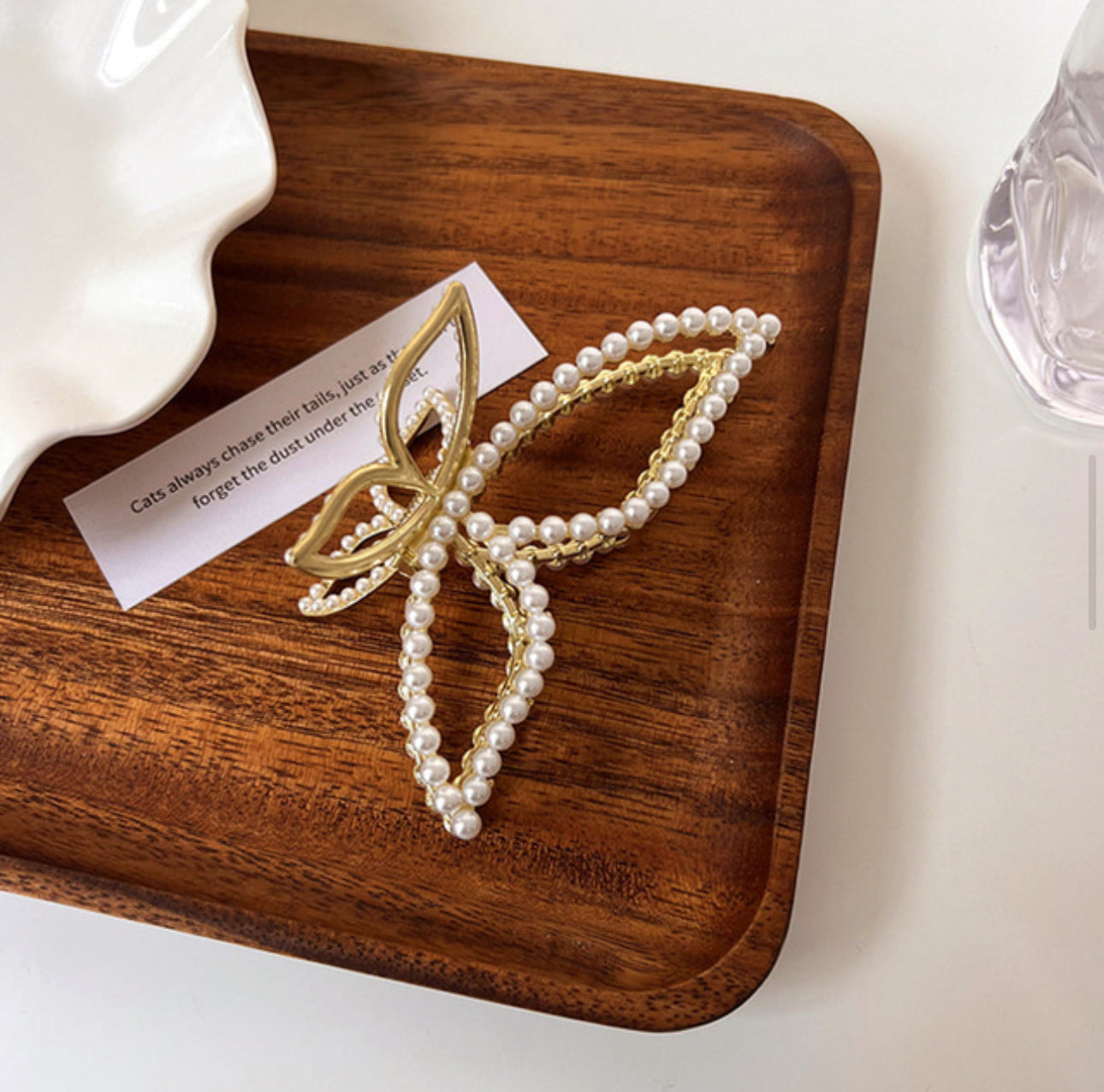 [Hair Claw] Metal Frame Pearl Butterfly 11x5.3cm