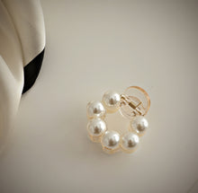 Load image into Gallery viewer, [Hair Claw] Round Pearl 4cm
