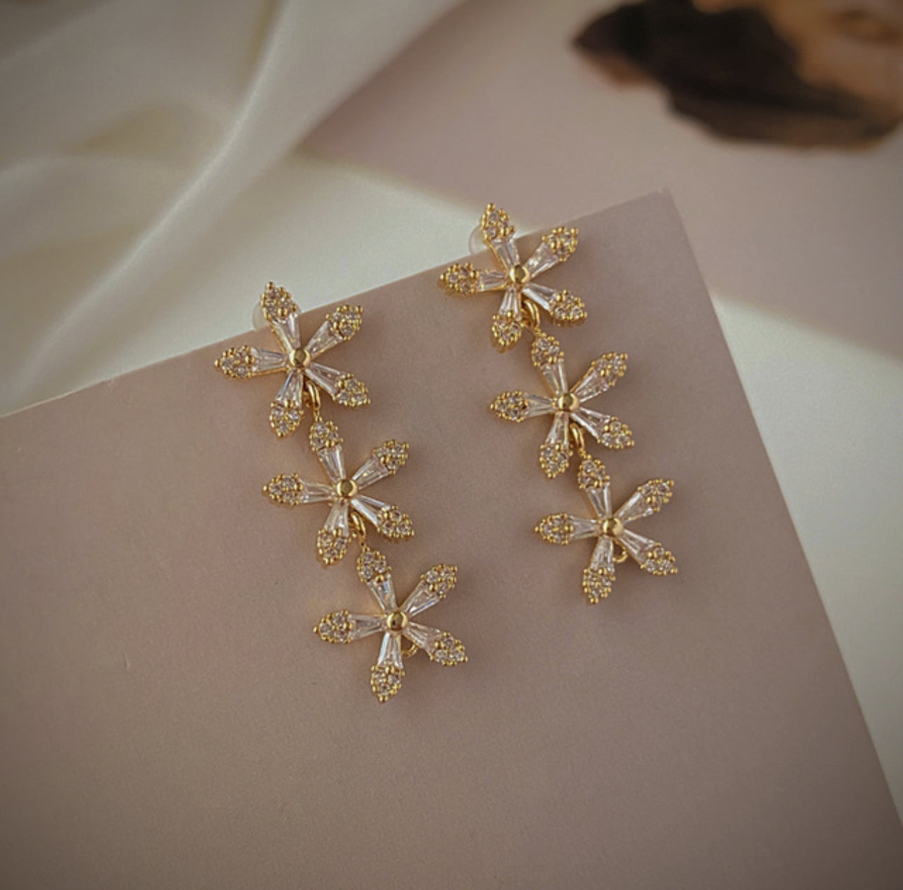 [Earrings] Triple Flower Earrings(Silver pin)1x4.2cm