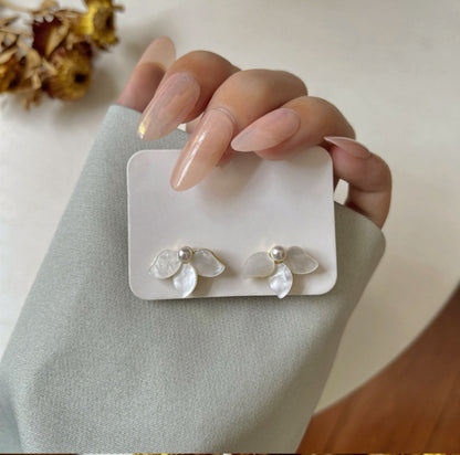 [Earrings]Half Flower Earrings (silver pin)1.3x2cm