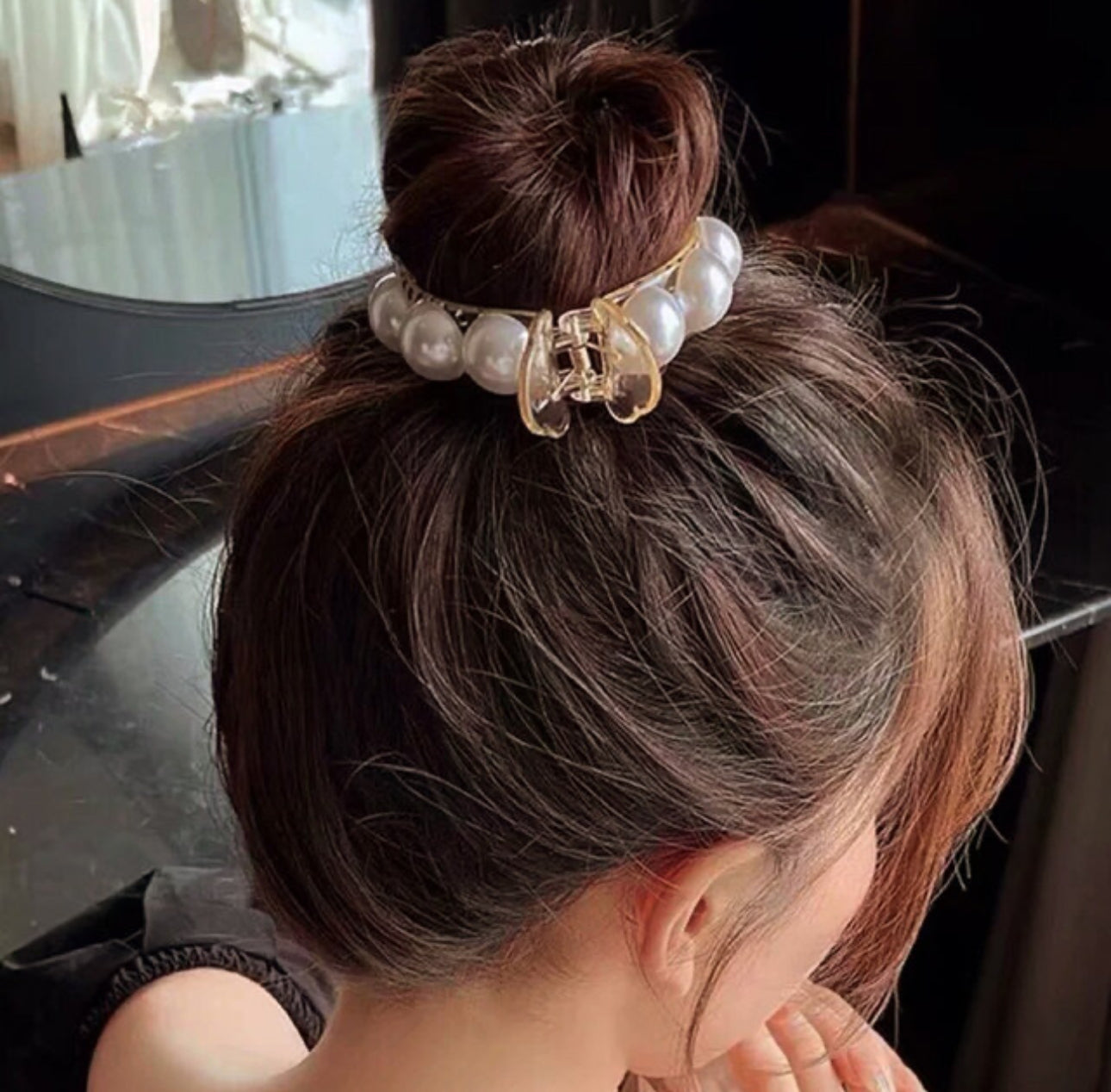 [Hair Claw] pearl bun style
