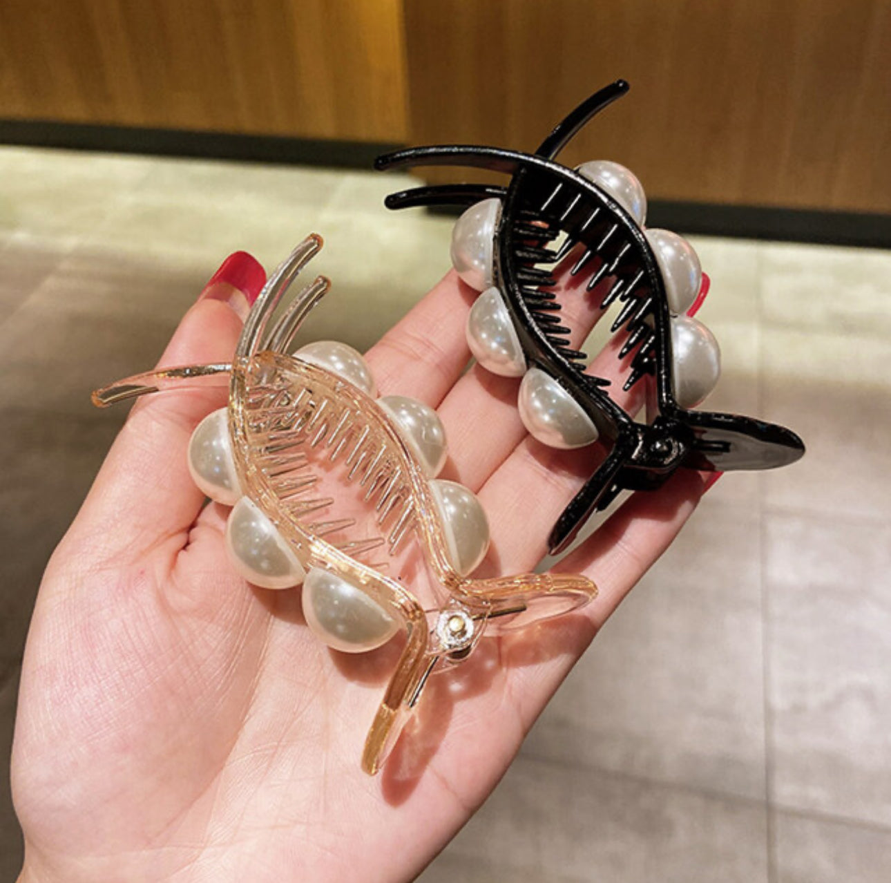 [Hair Claw] pearl bun style