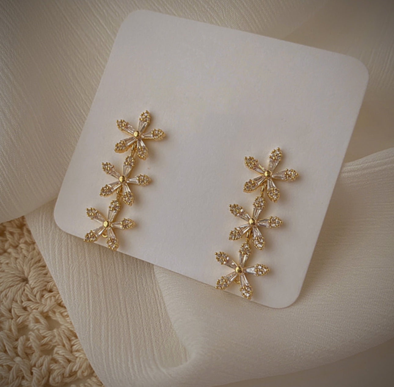 [Earrings] Triple Flower Earrings(Silver pin)1x4.2cm