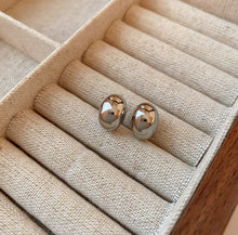Load image into Gallery viewer, [Earrings]Bean Bold Earrings (silver pin,EP)0.8x1.2cm
