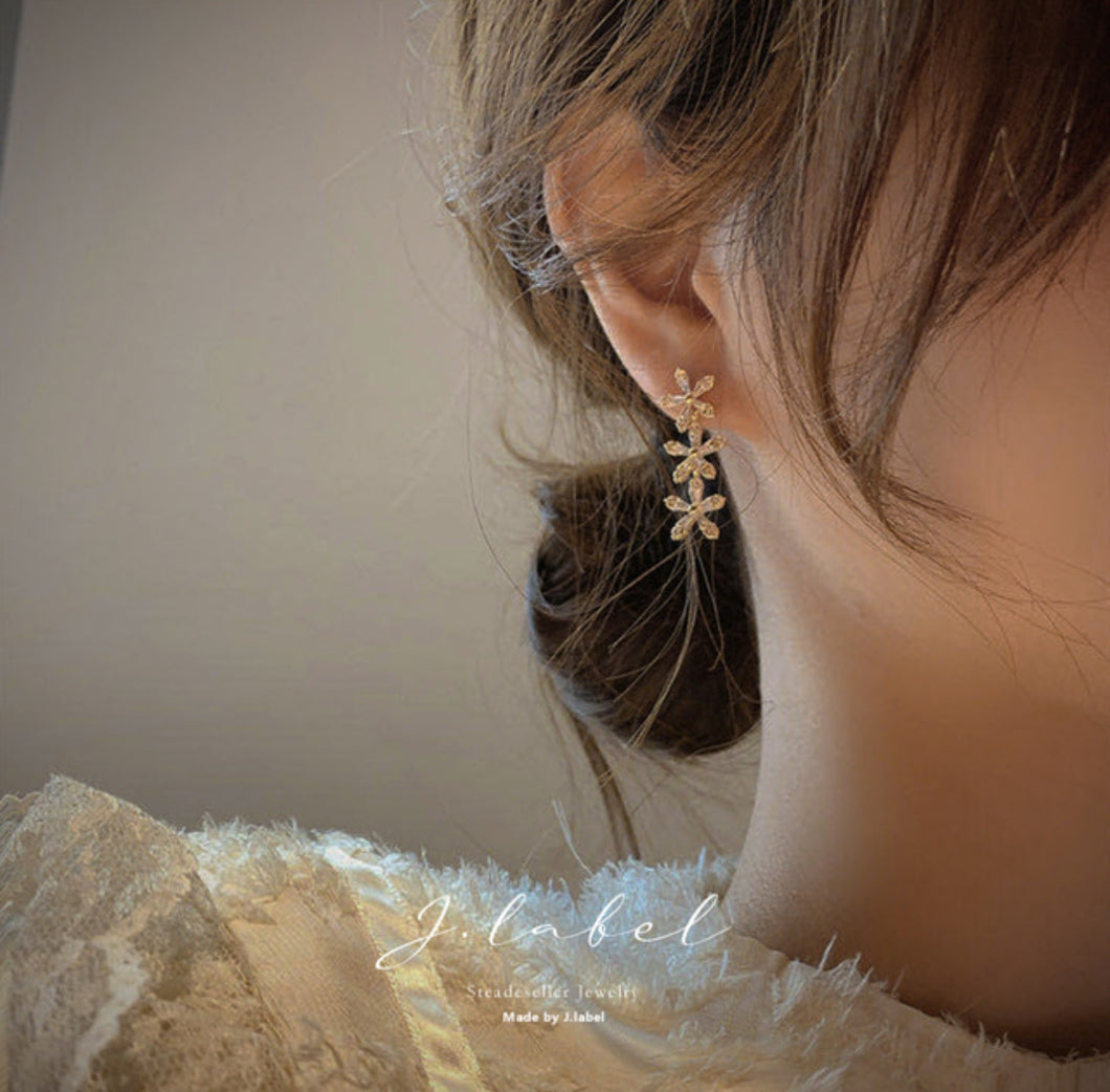 [Earrings] Triple Flower Earrings(Silver pin)1x4.2cm