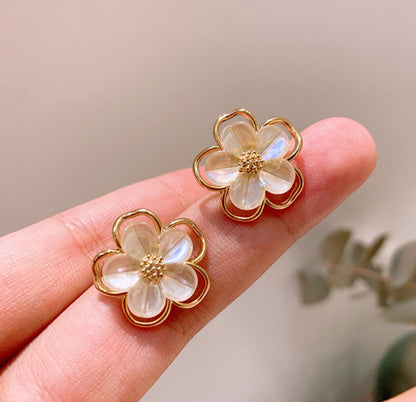 [Earrings]Gold line Flower earrings (silver pin) 1.8cm