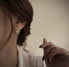 Load image into Gallery viewer, [Earrings]Bold Flower Earrings (silver pin) 1.8cm
