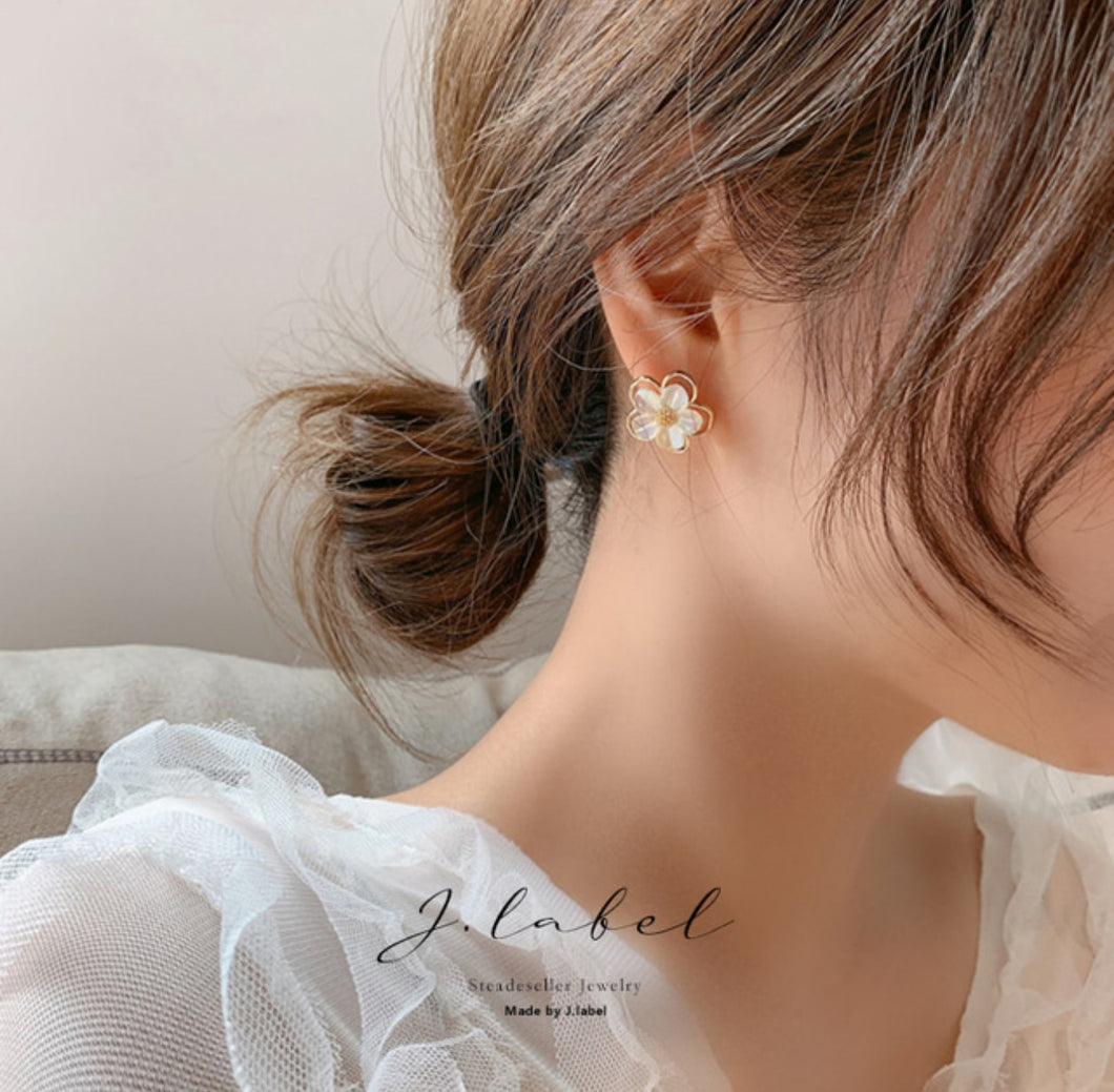 [Earrings]Gold line Flower earrings (silver pin) 1.8cm