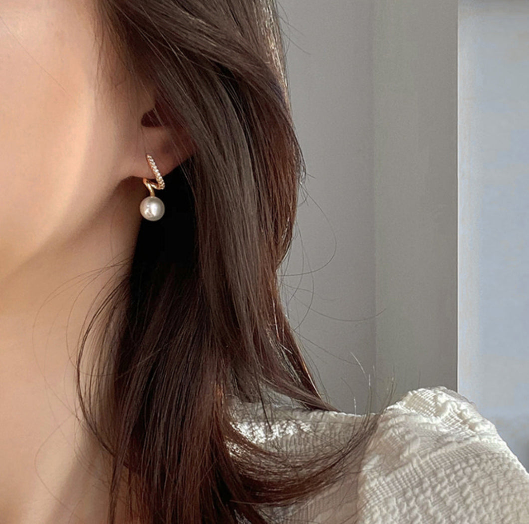 [Earrings] Pearl Curve Cubic Earrings(silver pin)0.9x2.3cm