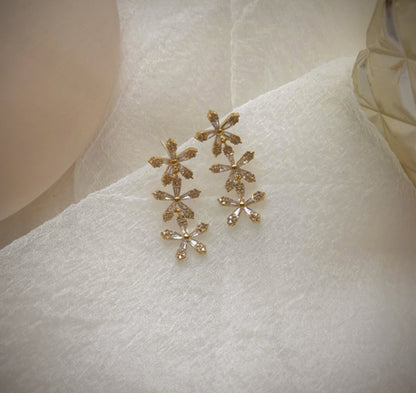 [Earrings] Triple Flower Earrings(Silver pin)1x4.2cm
