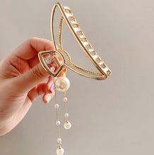 Load image into Gallery viewer, [Hair Claw]Pearl Drop 7.5x4.5cm
