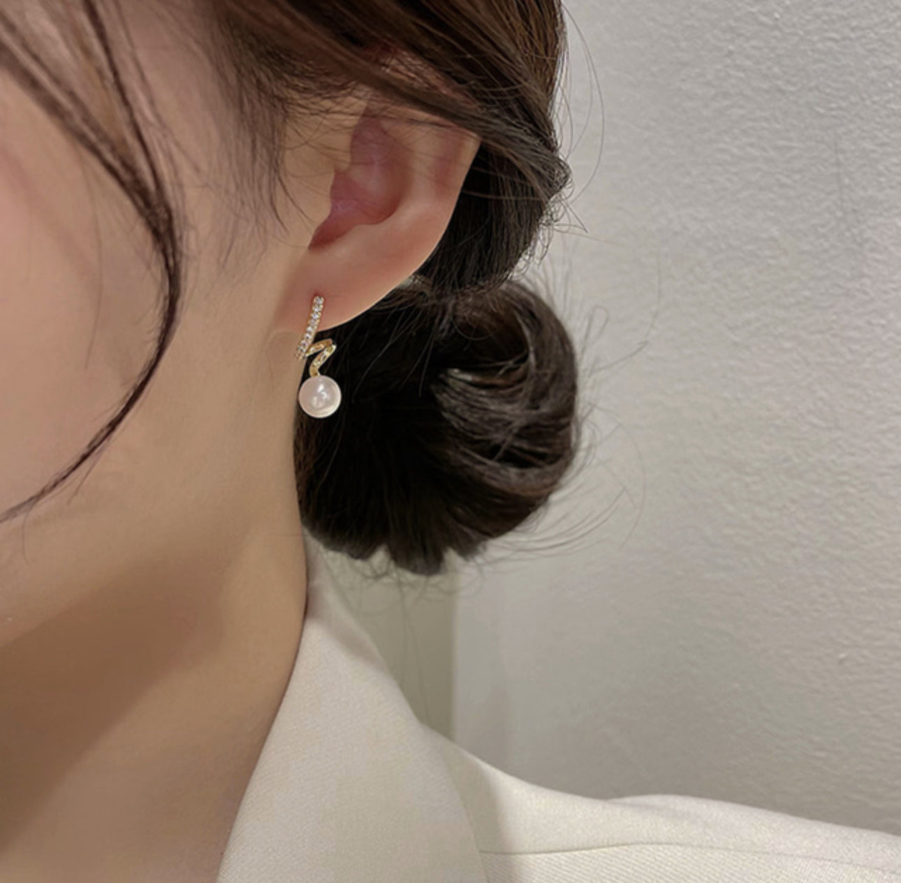 [Earrings] Pearl Curve Cubic Earrings(silver pin)0.9x2.3cm