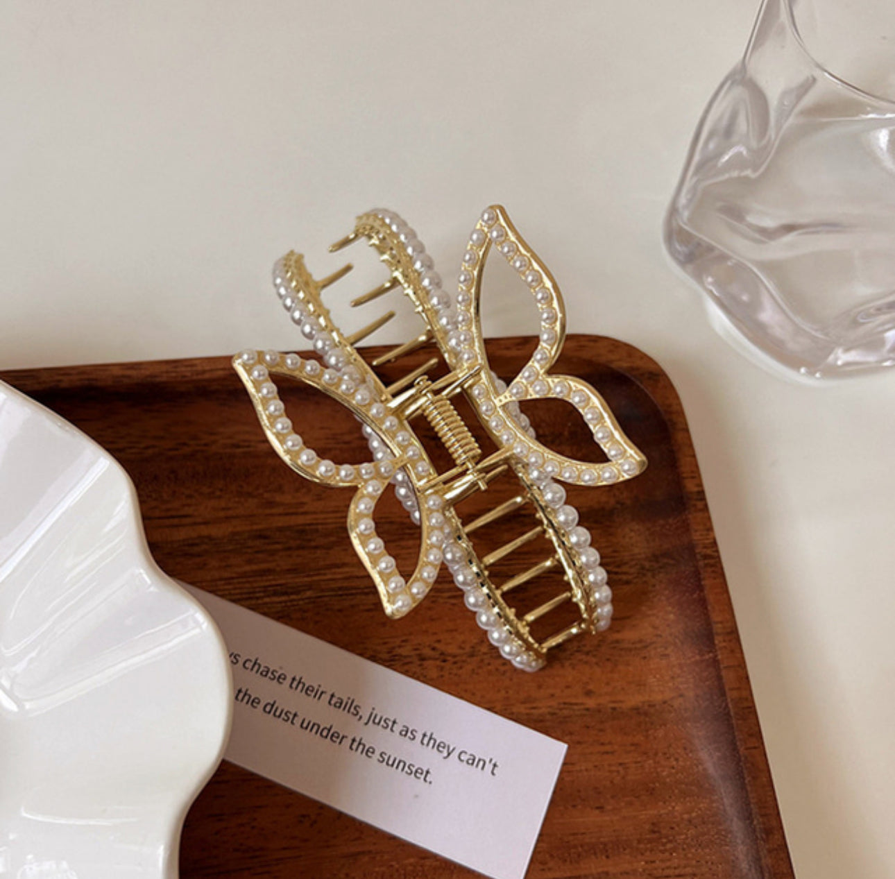 [Hair Claw] Metal Frame Pearl Butterfly 11x5.3cm