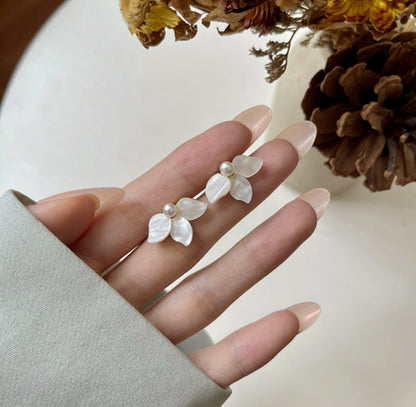 [Earrings]Half Flower Earrings (silver pin)1.3x2cm