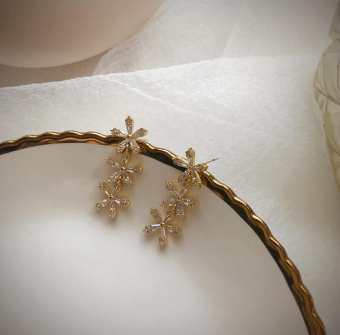 [Earrings] Triple Flower Earrings(Silver pin)1x4.2cm